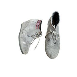 Toms Womens Gray Suede Desert Wedge Ankle Boots With Lace-Up Closure & Patterned